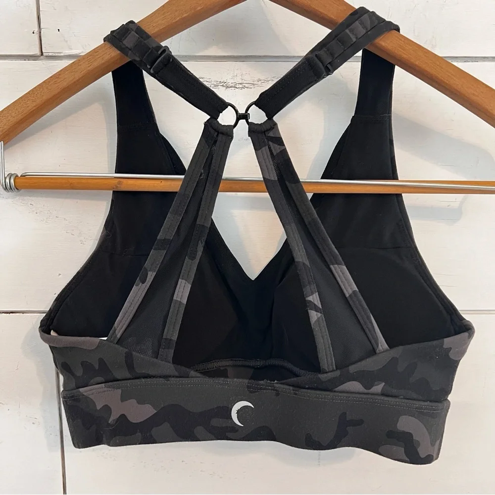 ZYIA Black Gray Camo Crossover Sports Bra